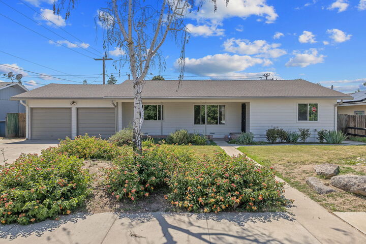 Property Photo:  461 N Cottage Street  CA 93257 