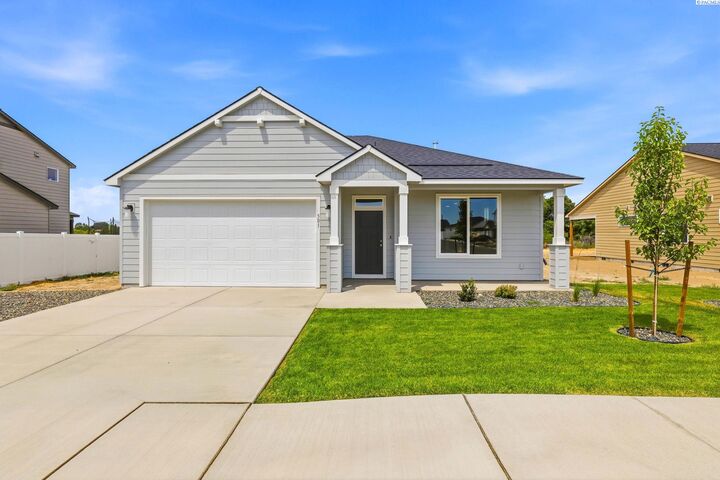 Property Photo:  501 Sapphire Ave  WA 98930 