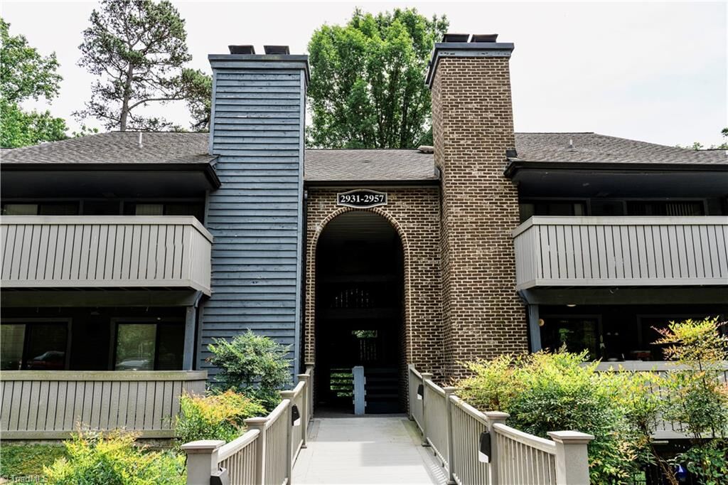 Property Photo:  2935 Oaktop Circle  NC 27410 