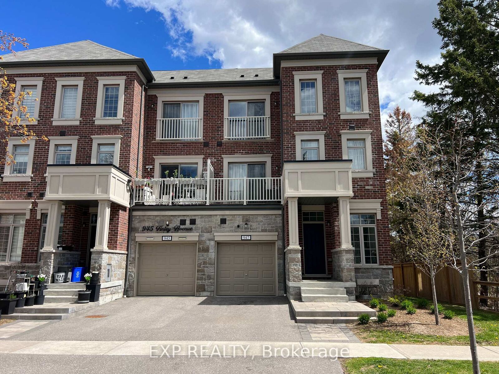 Property Photo: 947 Finley Avenue ON L1S 3V5
