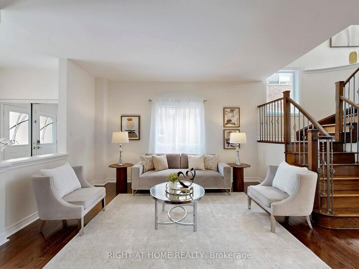 Property Photo:  20 Charlemagne Avenue  ON L4M 0A7 