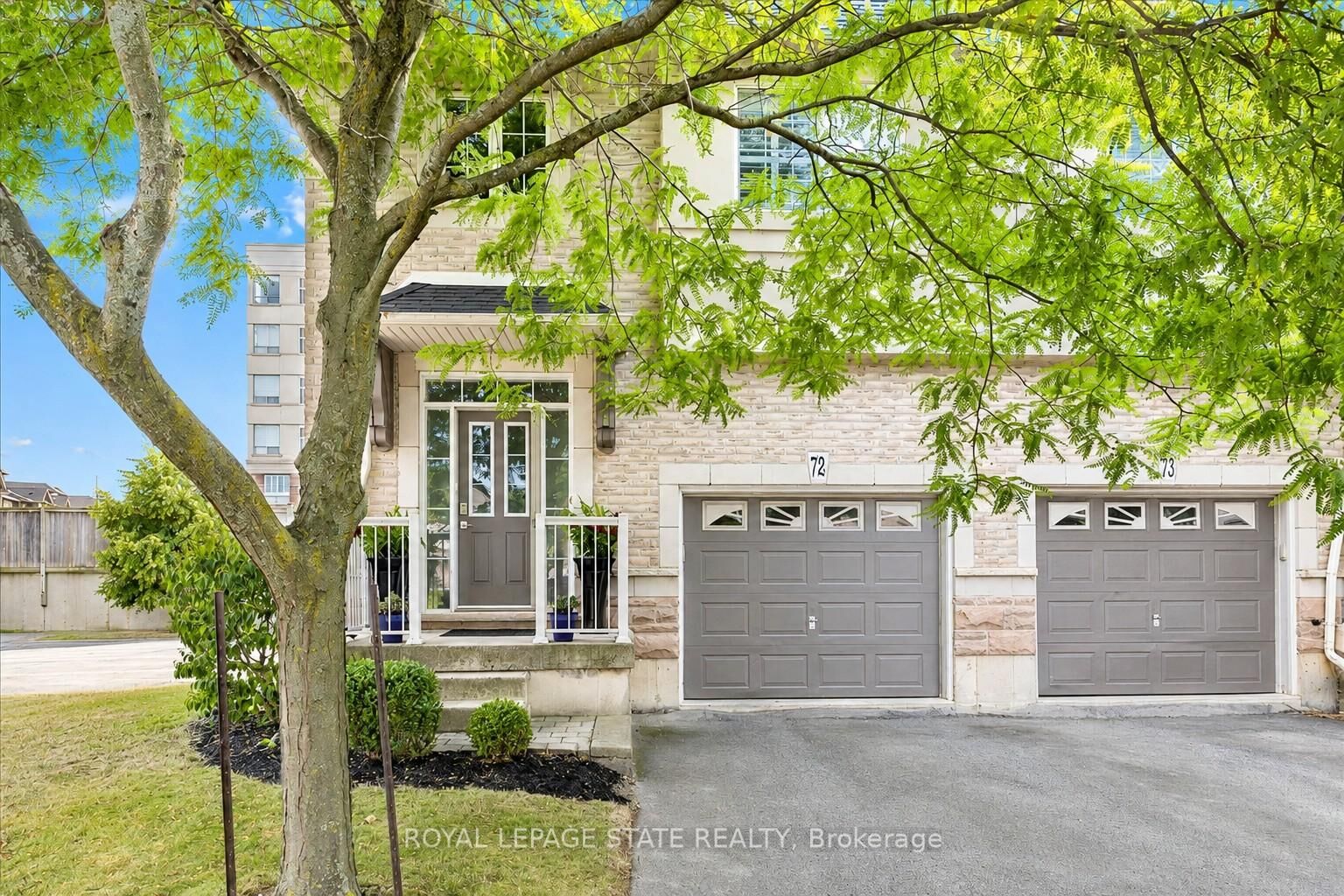 Property Photo: 5080 Fairview Street 72 ON L7L 7G2