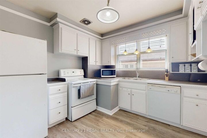 Property Photo:  5 Stevenvale Drive Main  ON M1G 1C6 
