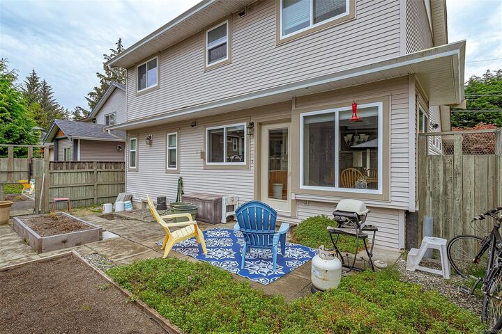Property Photo:  1914 Maple Ave S  BC V9Z 0N9 