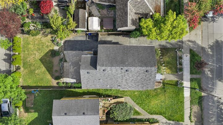 Property Photo:  1622 Camosun St  BC V8T 3E6 