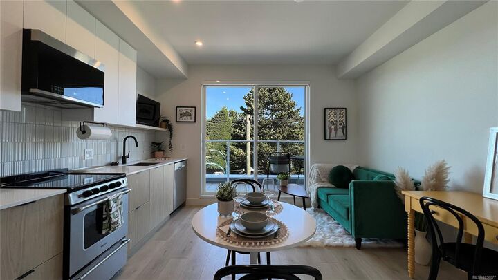 1301 Hillside Ave #404 — photo 1