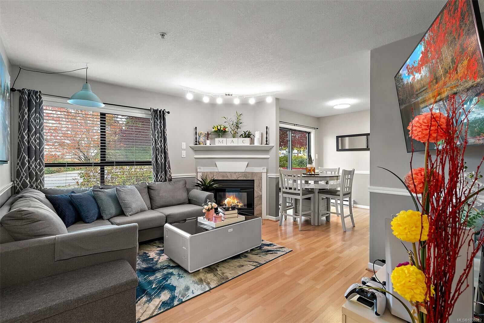 Property Photo:  7 Gorge Rd W 202  BC V9A 1L9 