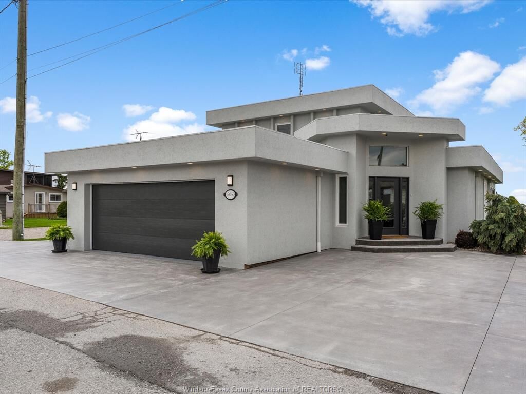 Property Photo:  19050 Peninsula Street  ON N0P 1L0 