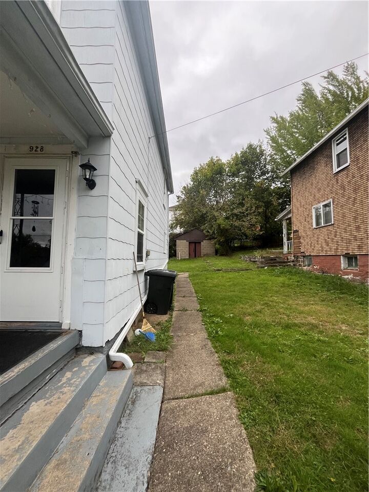 Property Photo:  928 Locust Avenue  PA 15062 