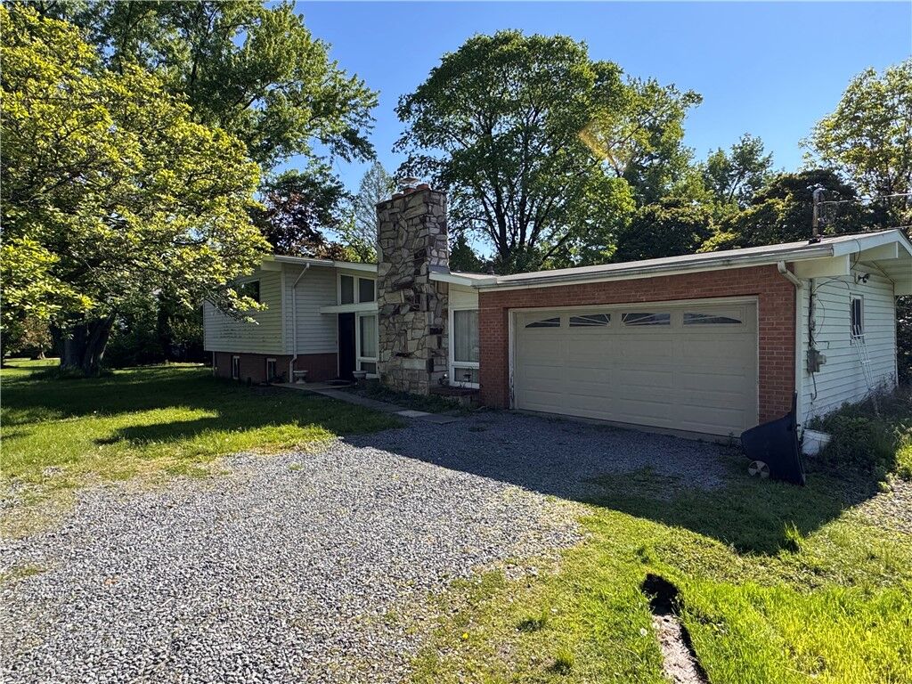 Property Photo: 2302 Middle Rd PA 15116