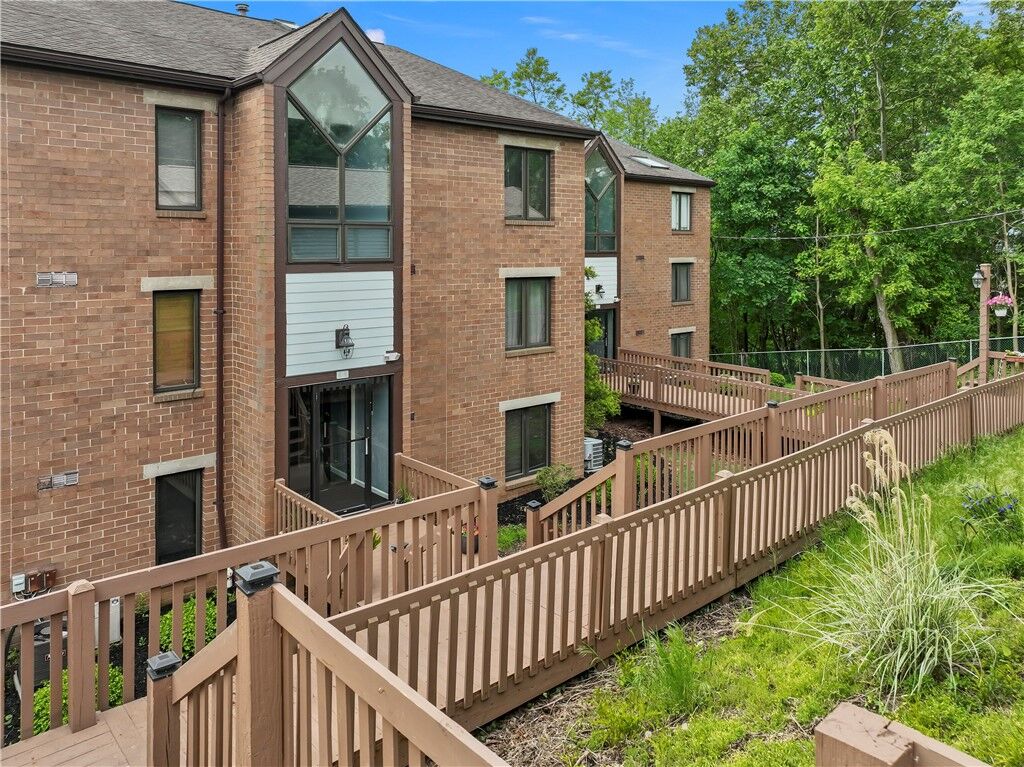 Property Photo:  1845 Clayton Ave 106  PA 15214 