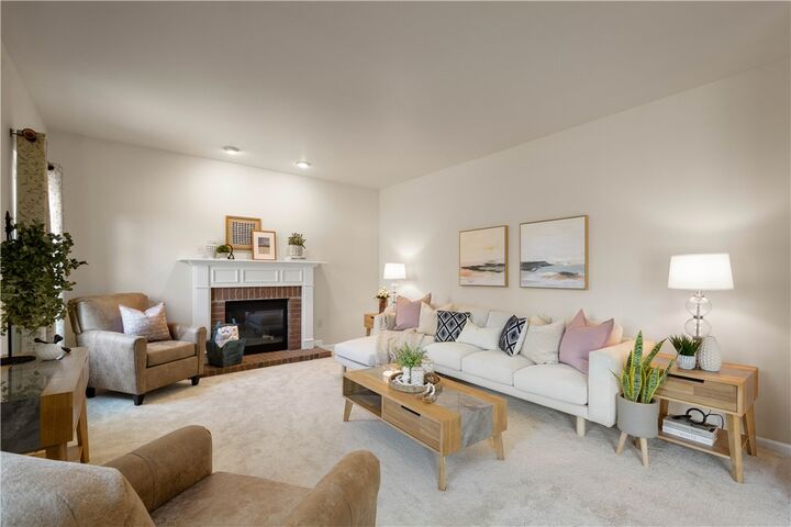 Property Photo: 2076 Majestic Dr PA 15317