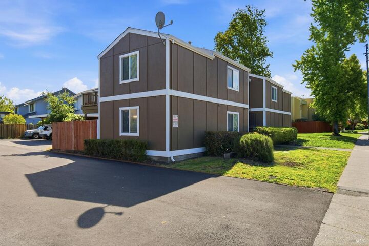 Property Photo:  2900 Yulupa Avenue  CA 95405 
