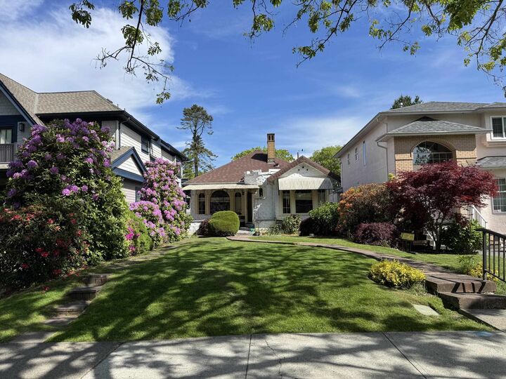 Property Photo:  185 W 23rd Avenue  BC V5Y 2H1 