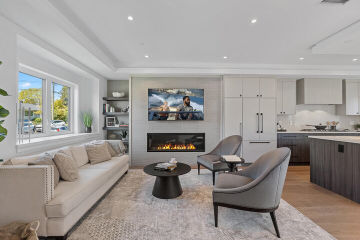 Property Photo:  1860 Moore Avenue 4  BC V5B 4N3 