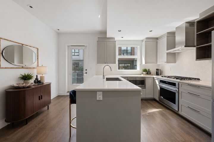 Property Photo:  856 Orwell Street 21  BC V7J 0C2 