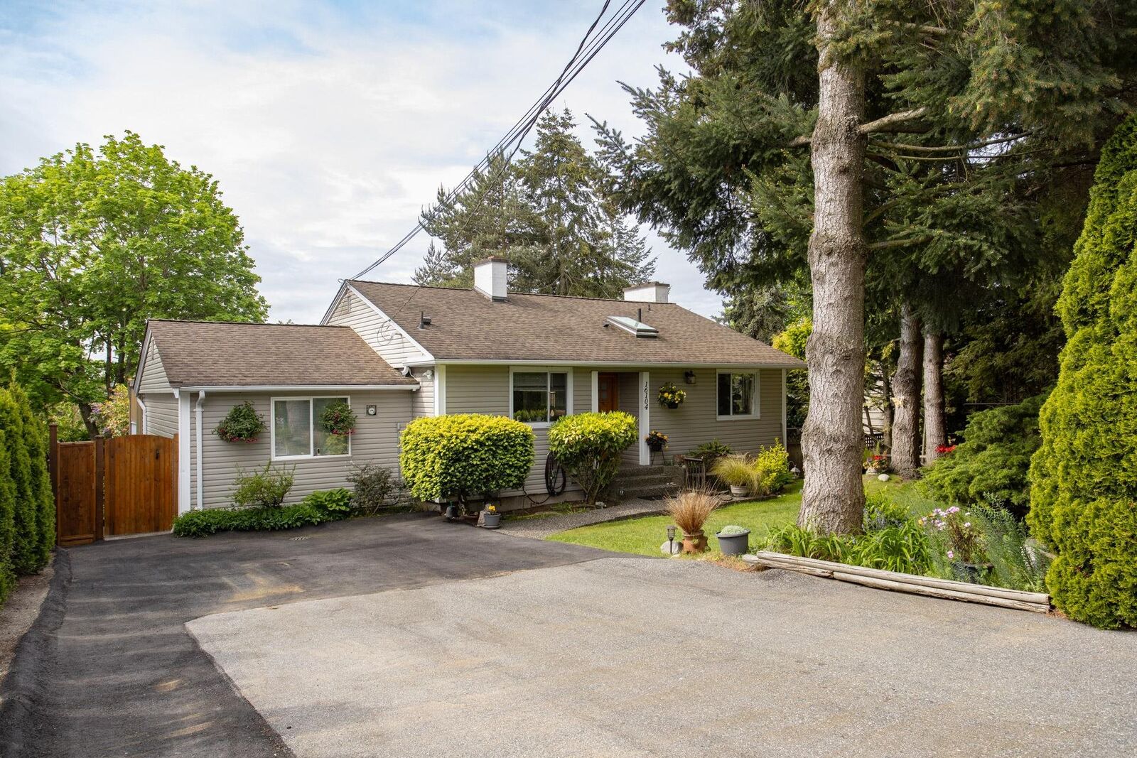 Property Photo:  16104 9 Avenue  BC V4A 1A6 