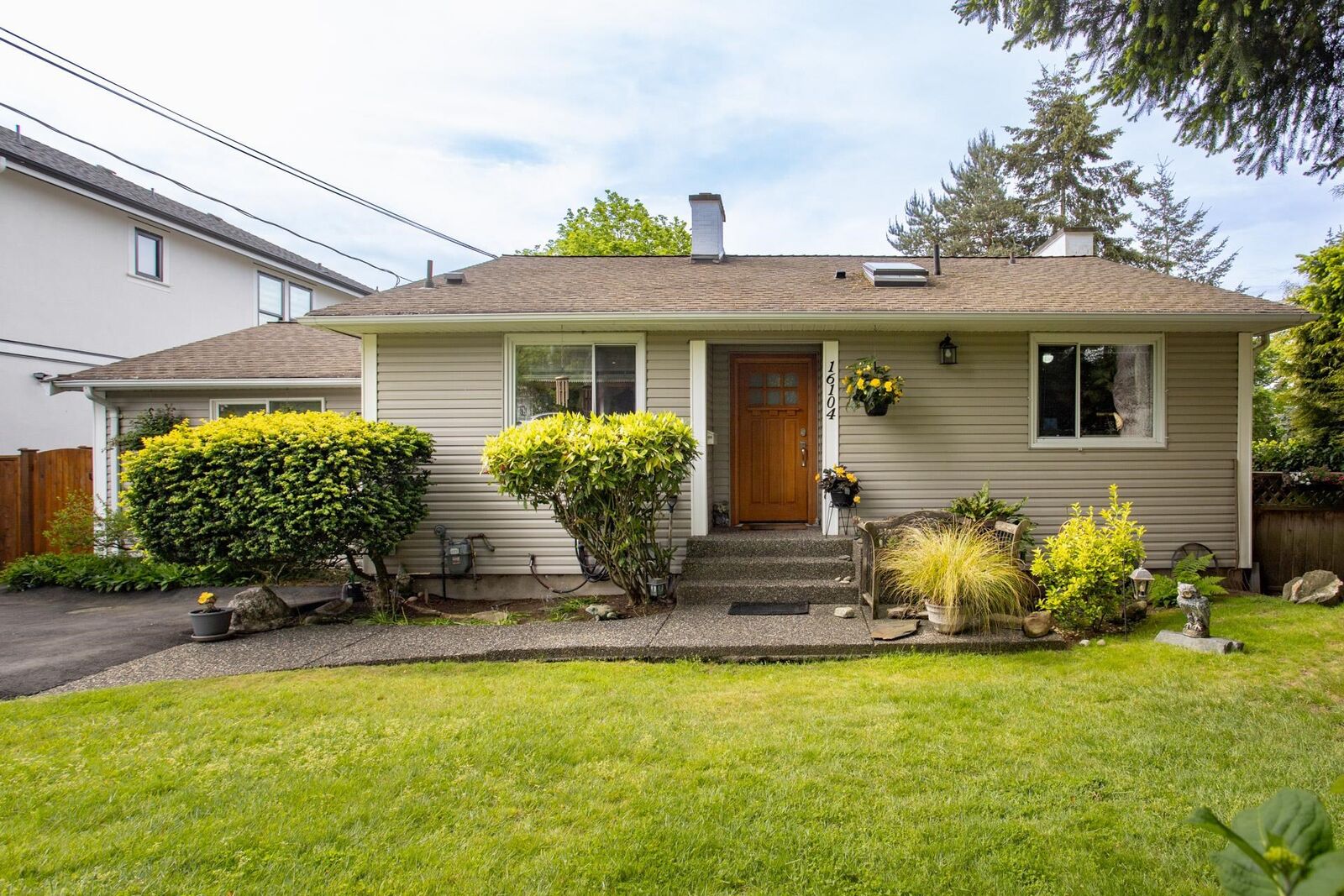 Property Photo: 16104 9 Avenue BC V4A 1A6