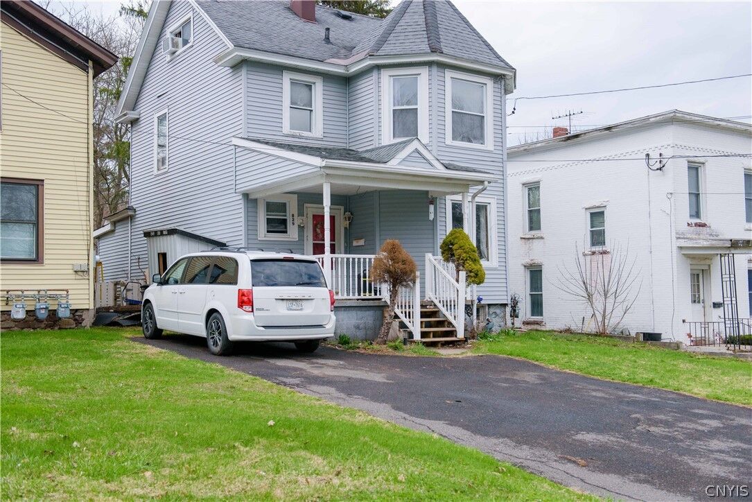 Property Photo:  829 Oneida Street  NY 13069 