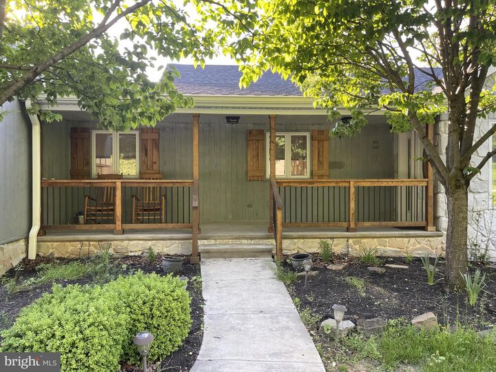 Property Photo:  5 James Trail  PA 17325 