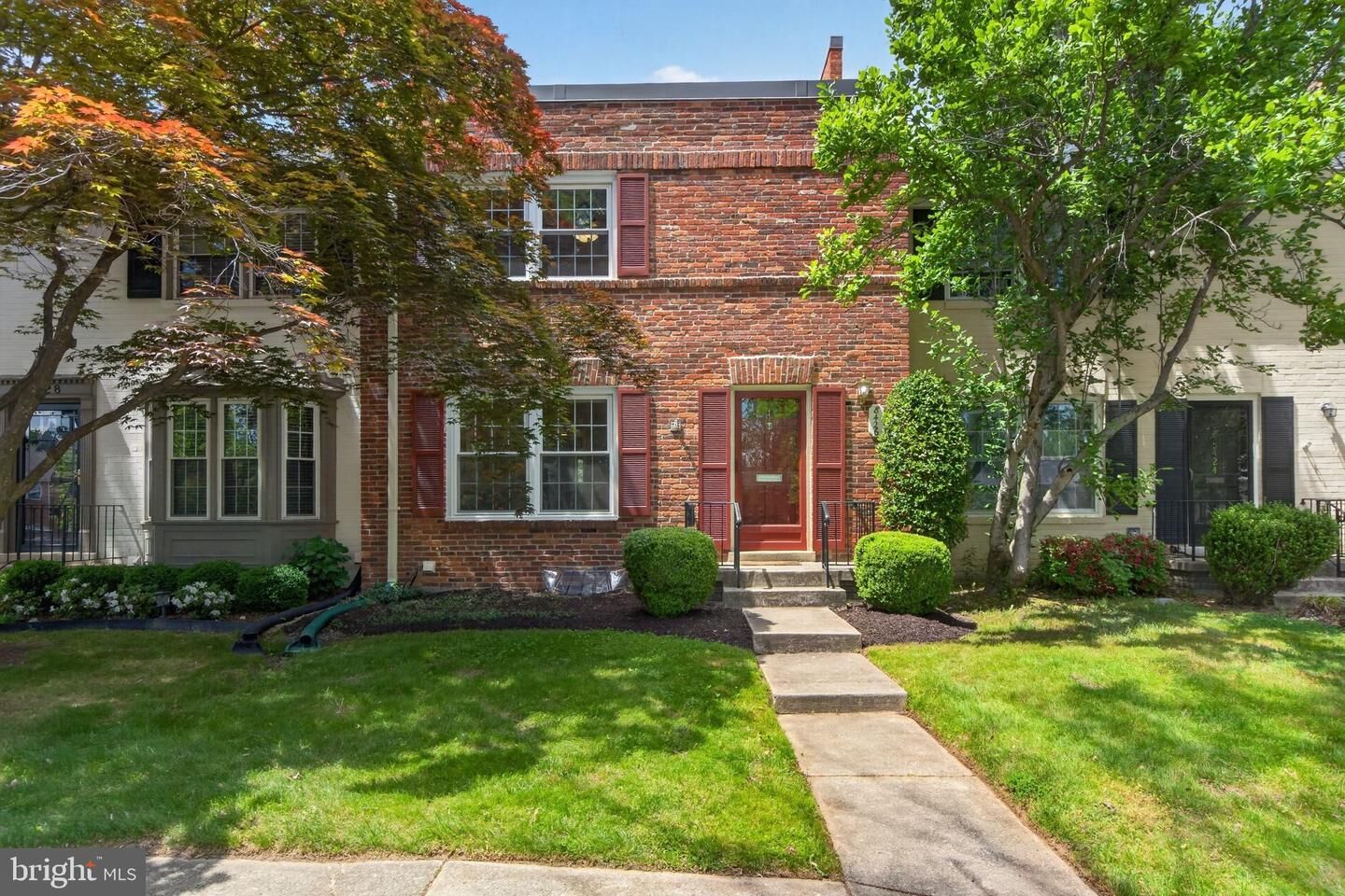 Property Photo:  8426 Grenoble Court  VA 22152 