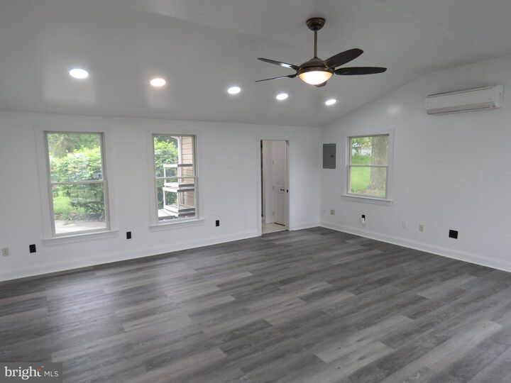 Property Photo: 6261 Patrick Henry Court PA 19020