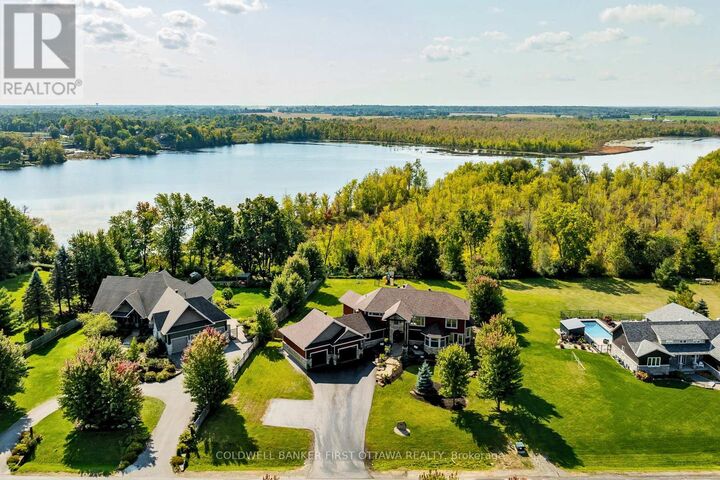 Photo de la propriété:  225 Hillcrest Drive  ON K0A 1A0 