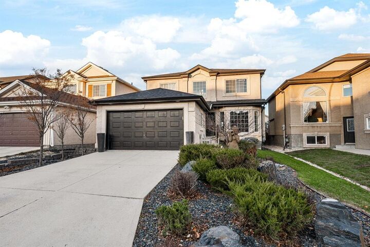 Property Photo:  150 Endcliffe Place  MB R2V 4X7 