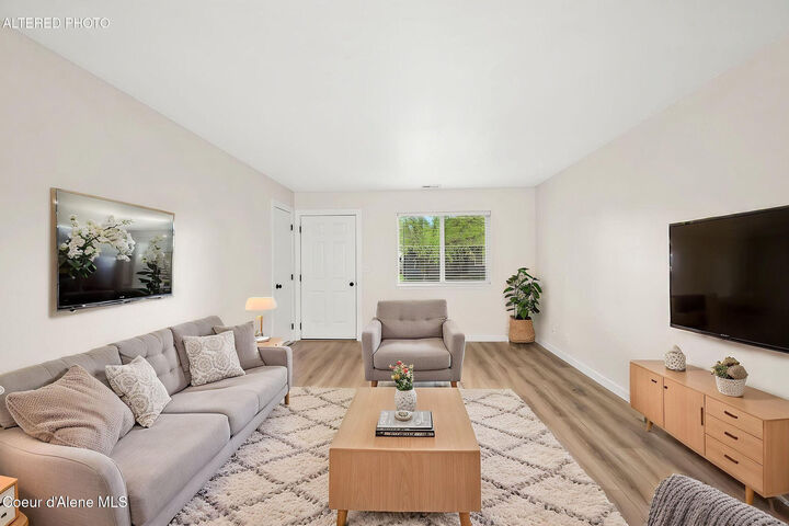 Property Photo:  1715 Main St A&Ampb  ID 83864 
