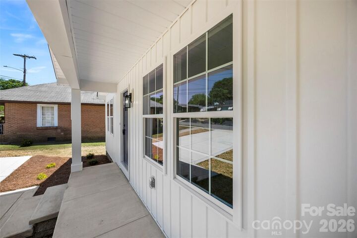 Property Photo:  1511 W Horah Street  NC 28144 