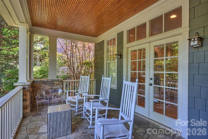 Property Photo:  313 Wendover Hill Court  NC 28211 