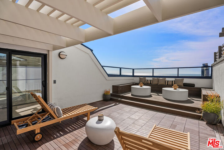 Property Photo:  4 Jib St  CA 90292 