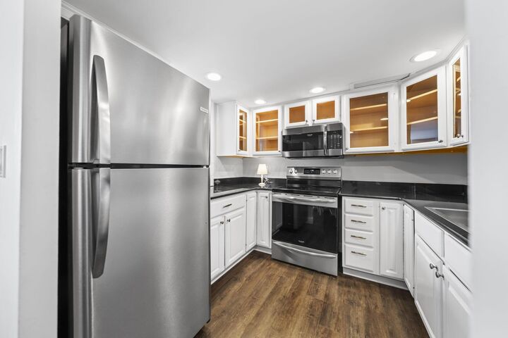 Property Photo:  1000 Urlin Avenue  OH 43212 
