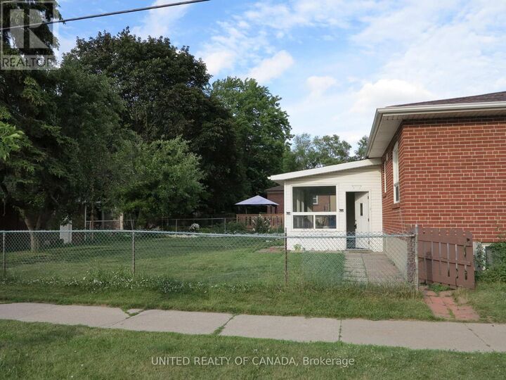 Property Photo:  456 Drewry Avenue Lower  ON M2R 2K7 