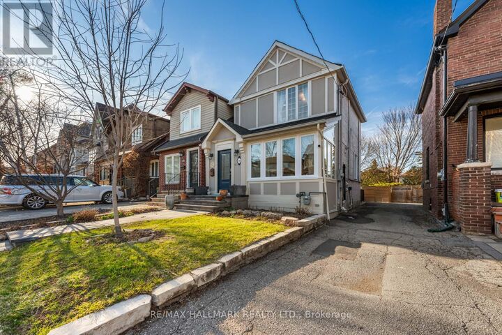 Property Photo:  146 Roslin Avenue  ON M4N 1Z4 