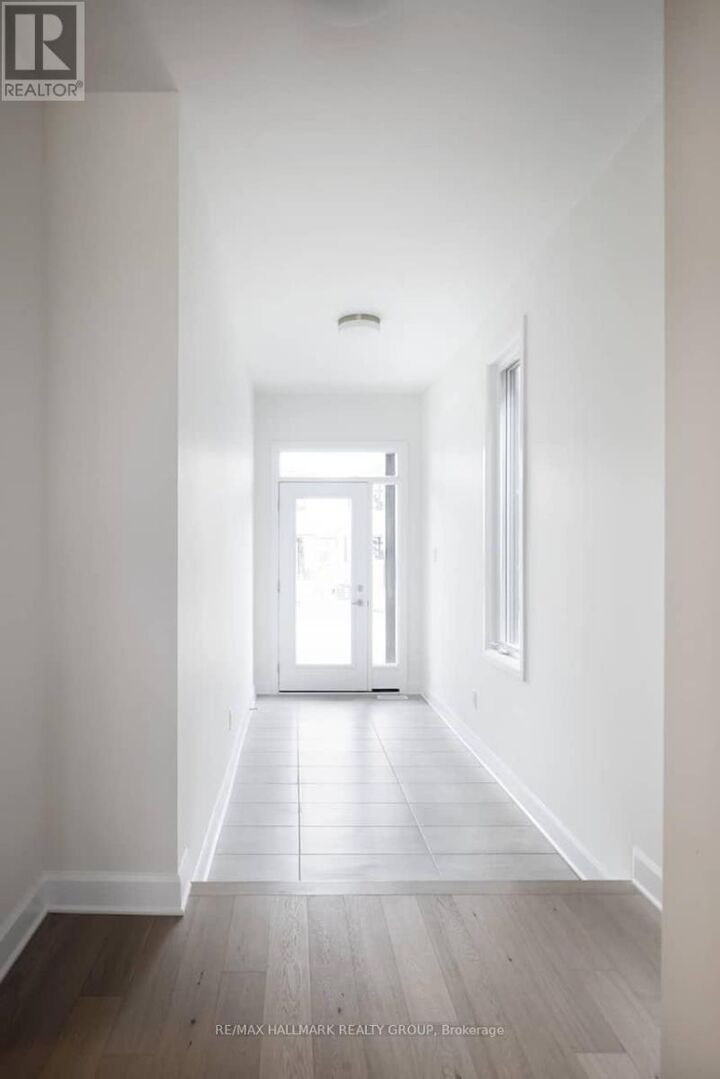 Property Photo:  893 Persimmon Way  ON K1C 1T1 