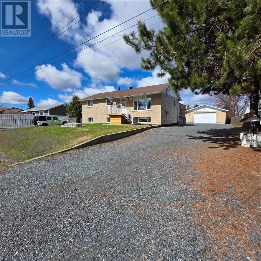 Property Photo:  3225 Parkdale Crescent  ON P3N 1A7 