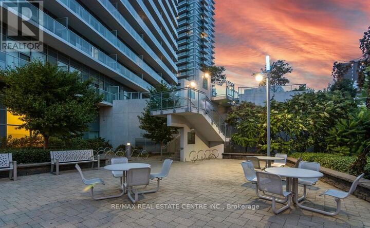 Property Photo:  2035 Sheppard Avenue East 126  ON M2J 0A8 