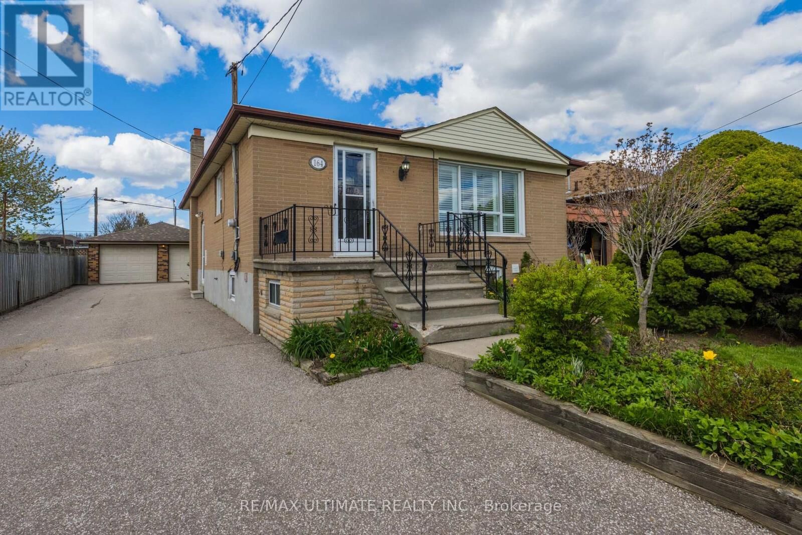 Property Photo:  164 Katherine Road  ON M3K 1J7 