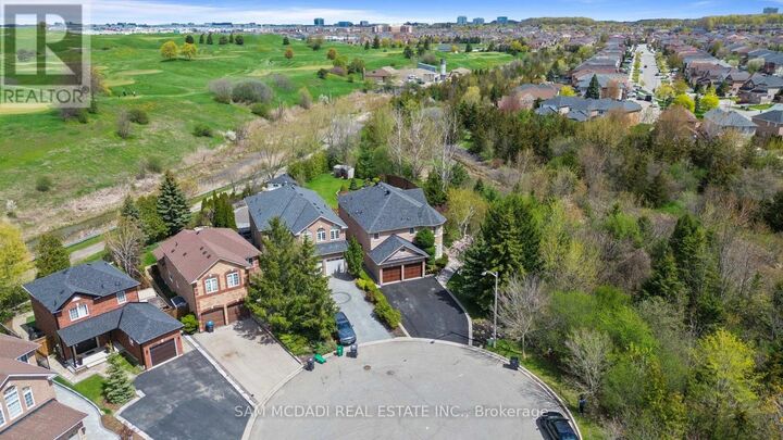 Property Photo:  1159 Barnswallow Court  ON L5V 2J6 