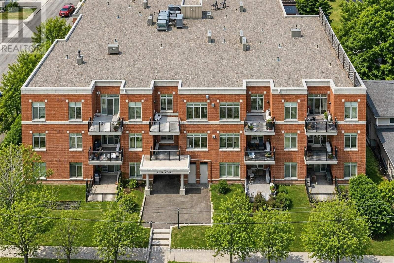 Property Photo:  950 Marguerite Avenue 109  ON K1K 3T8 