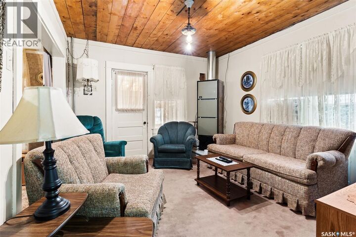 Property Photo:  101 6th Street  SK S0G 4R0 