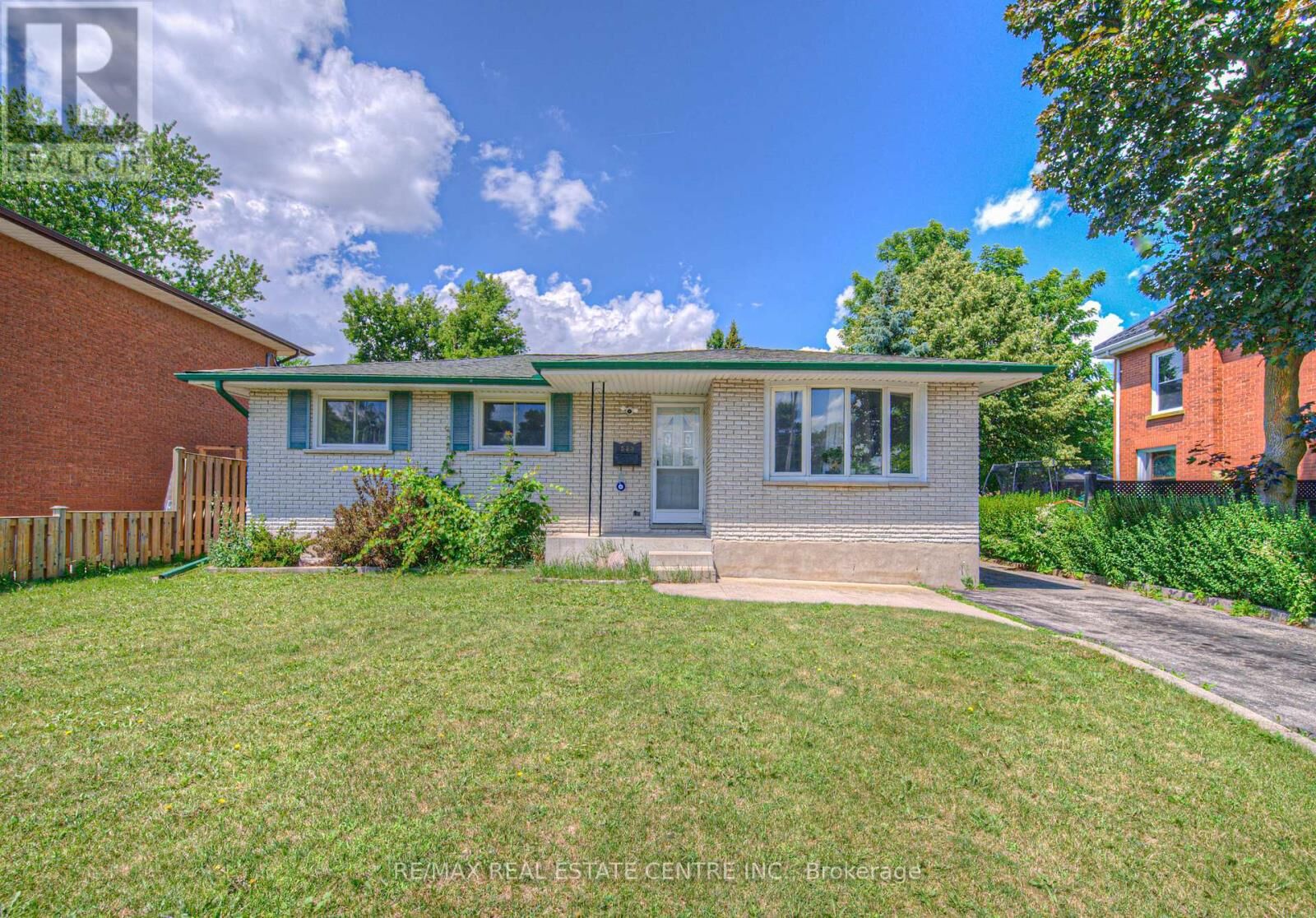 Property Photo:  523 Dunbar Road  ON N3H 2T3 