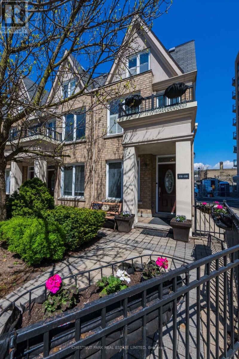 Property Photo:  140 Bathurst Street Th8  ON M5V 3N8 