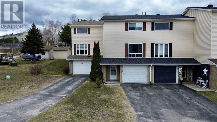Property Photo:  31 Forest Pl  ON P5A 3C5 
