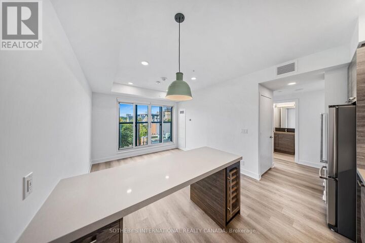 Property Photo:  484 Spadina Avenue 707  ON M5S 0E4 