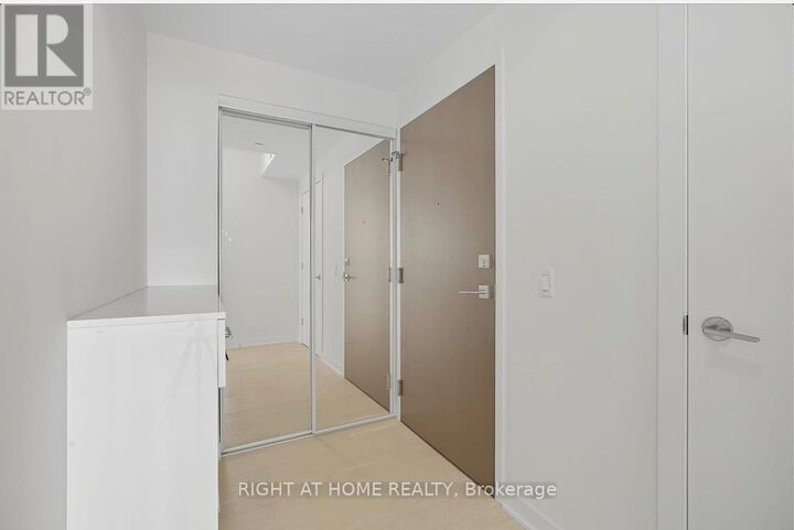 Property Photo:  2221 Yonge Street 3109  ON M4S 0B8 