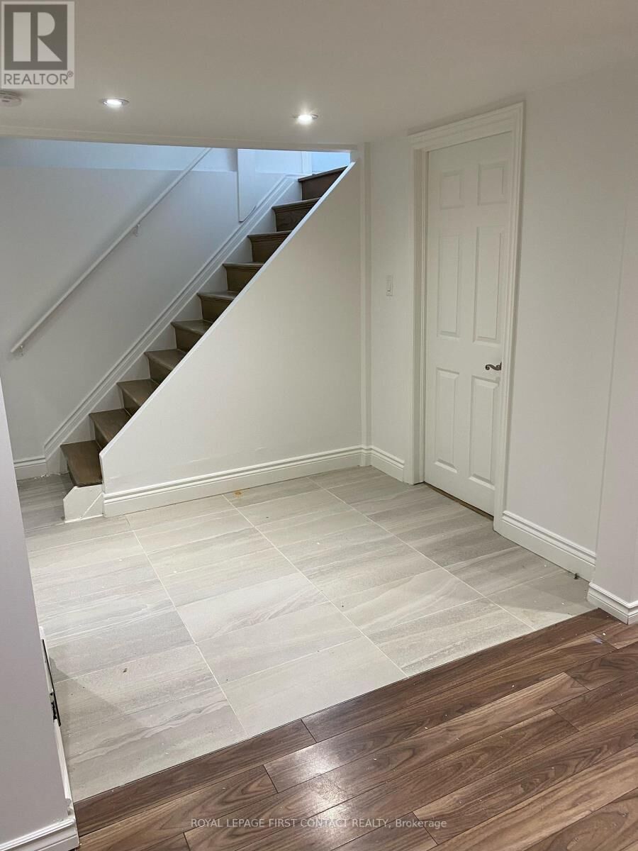 Property Photo:  560 Heman Street  ON L3Y 2Z3 