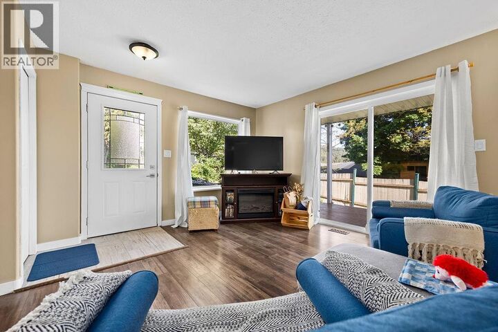 Property Photo:  167 Cliffview Drive 4  BC V4Y 4C1 