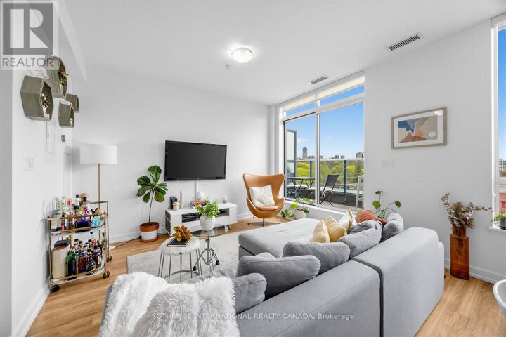 Property Photo:  377 Madison Avenue 714  ON M4V 2W7 